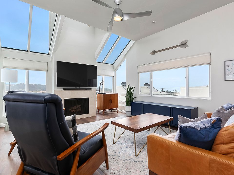 Natural Light/Living Room