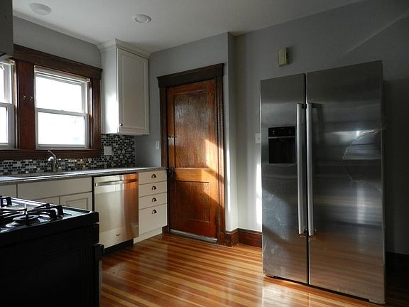 2nd image of 105 Pennsylvania Ave #0