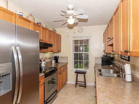 4th image of 923 Jamestown Way