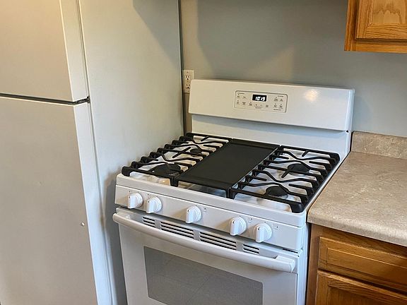 2nd image of 551 Jenks Ave #1