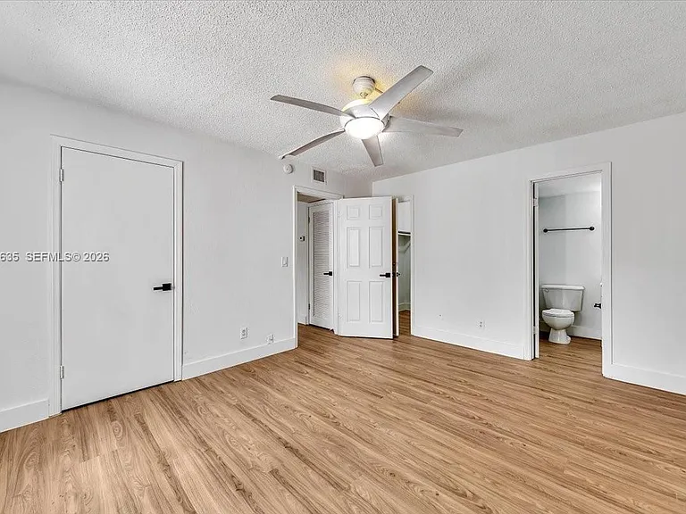 1405 Miami Rd #7 — Photo 3