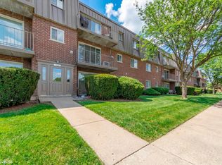 586 Fairway View Dr APT 2C, Wheeling, IL 60090