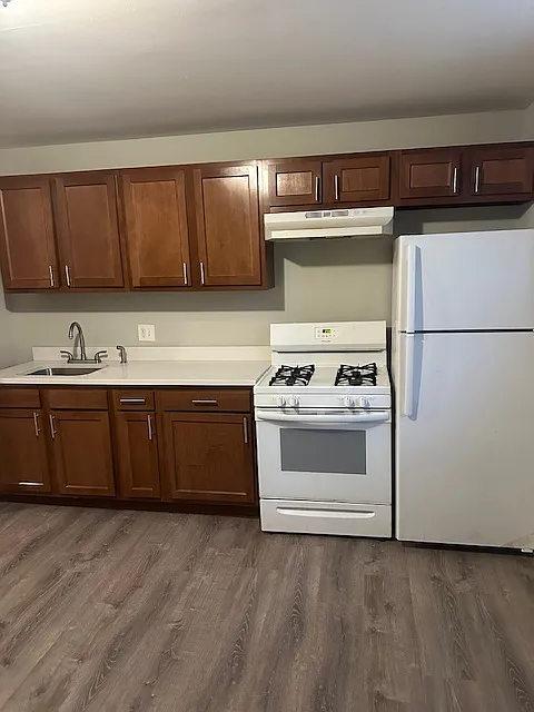 2 bed, 1.5 bath, 630 sqft, $1,300 — Photo 2