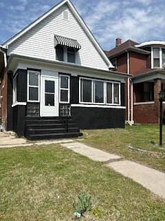557 N 18th St