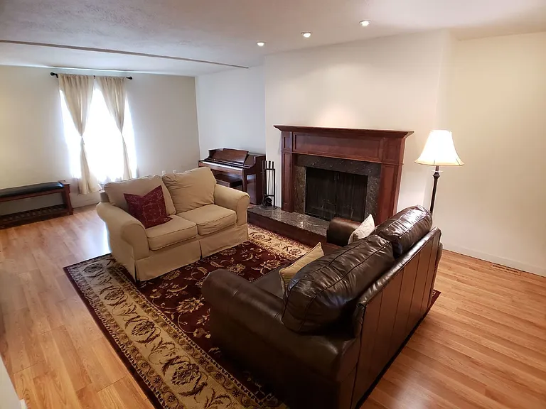 1048 Josephine St #B — Photo 9