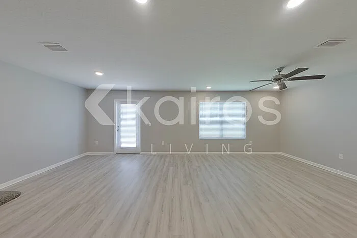 4 bed, 2.0 bath, 1387 sqft, $2,045 — Photo 4