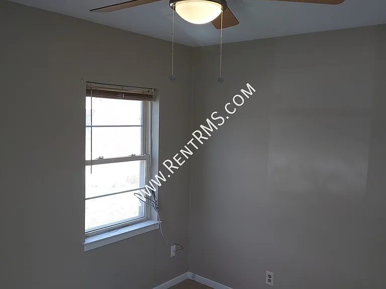 1251 SW Topeka Blvd #13 — Photo 8