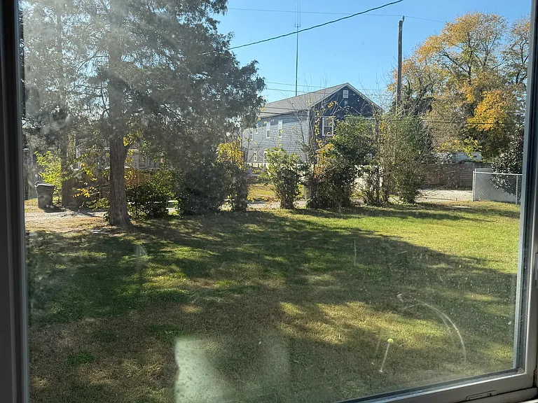 1303 Dubois Ave — Photo 7