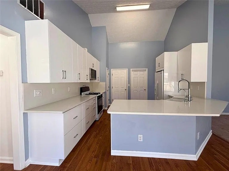 2029 Manor Oak Ln — Photo 11