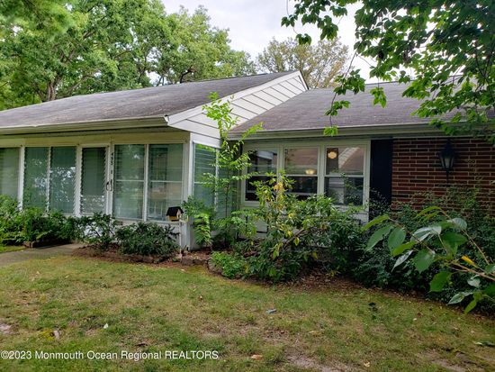 495 Thornbury Court UNIT B, Lakewood, NJ 08701