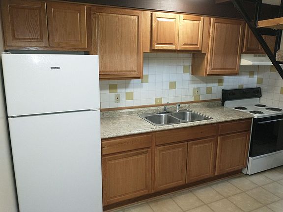 4th image of 287 S Williams St Unit B