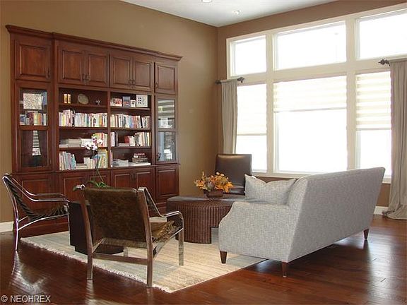 4th image of 32087 Springside Ln