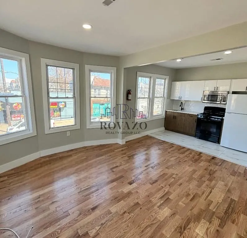 Building Photo - 376 Avon Ave #2