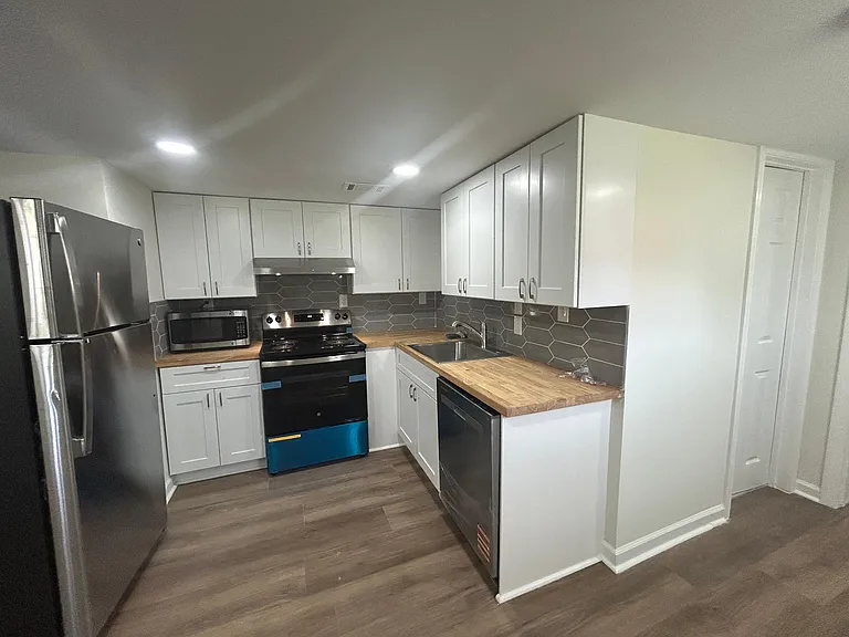 406 Elm St NW #2 — Photo 12