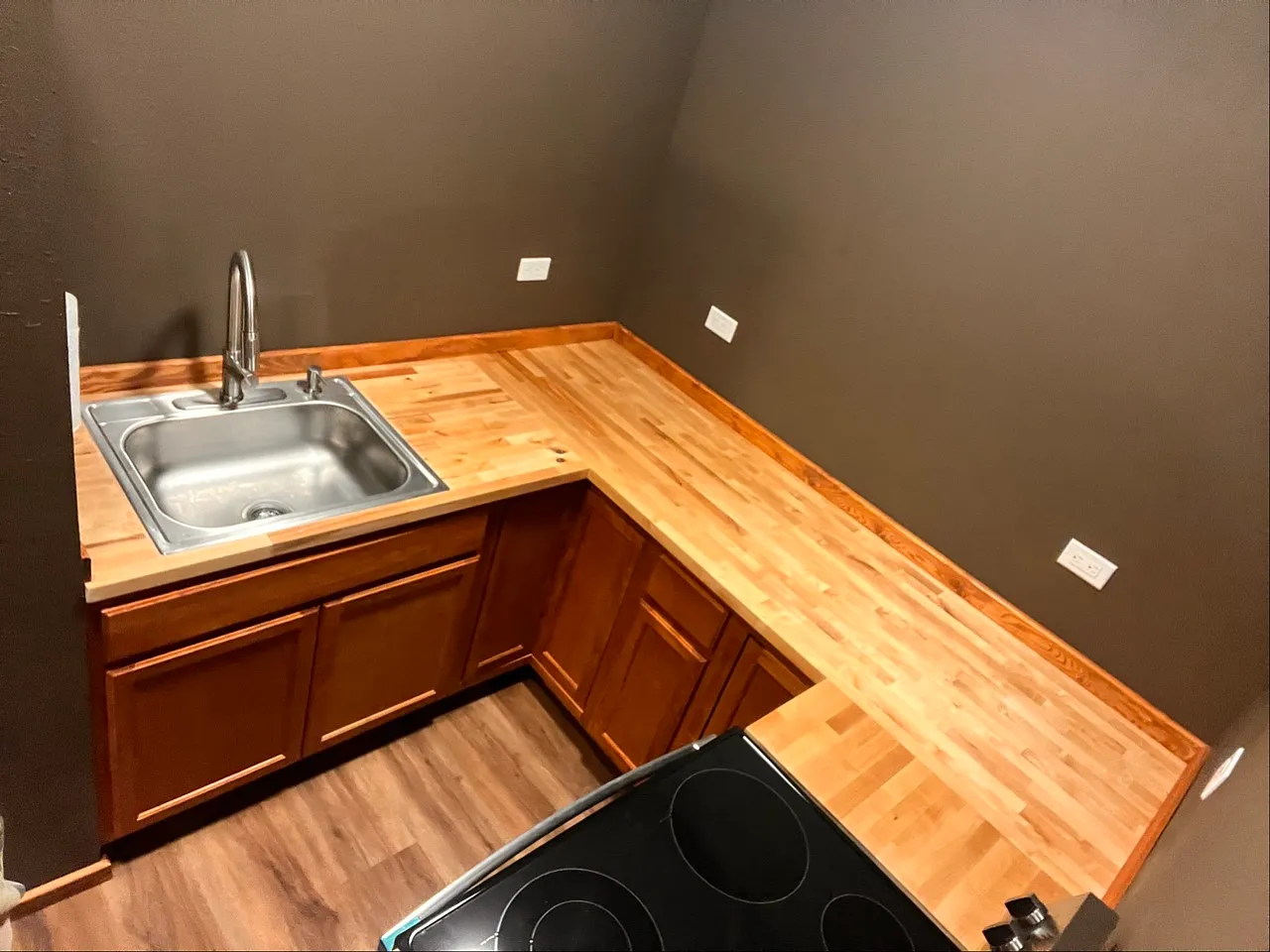 Cozy Cabin Retreat with In-Unit Laundry and Fast Internet — Photo 3