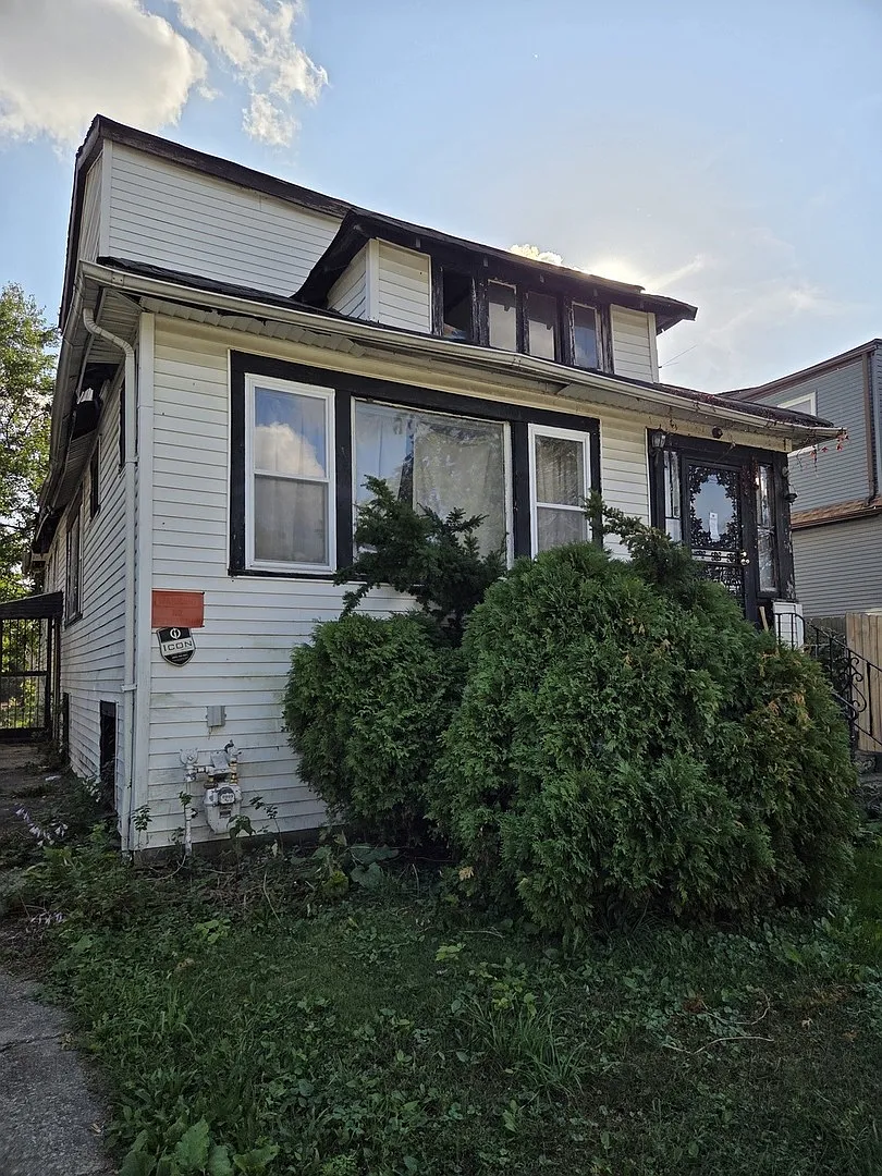 1745 W Steuben St photo 1