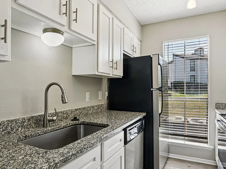 Keller Oaks — Photo 15