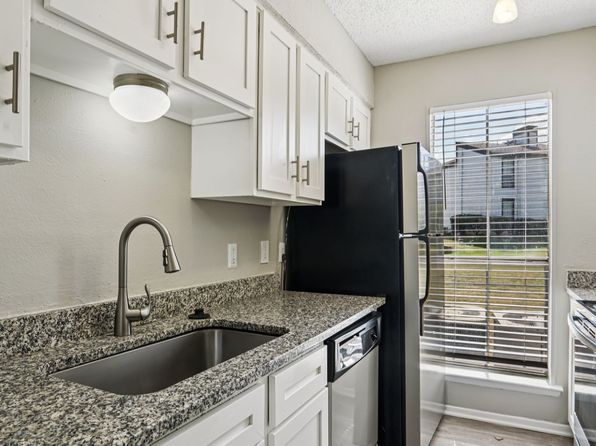 2121 Marsh Ln APT 406