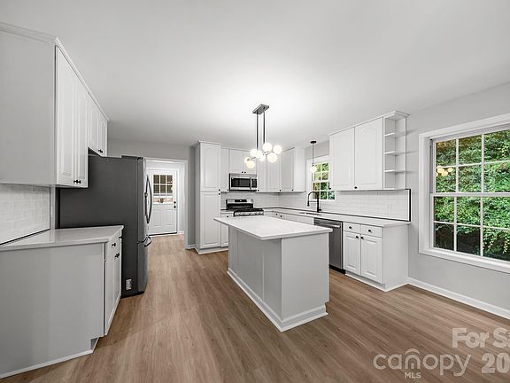 5th image of 663 Lakeside Dr