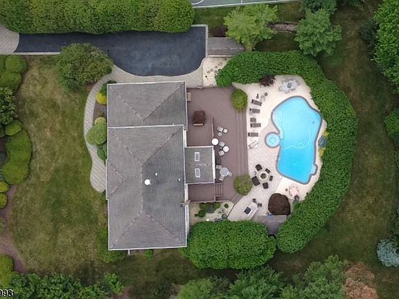 4th image of 34 Parkview Dr