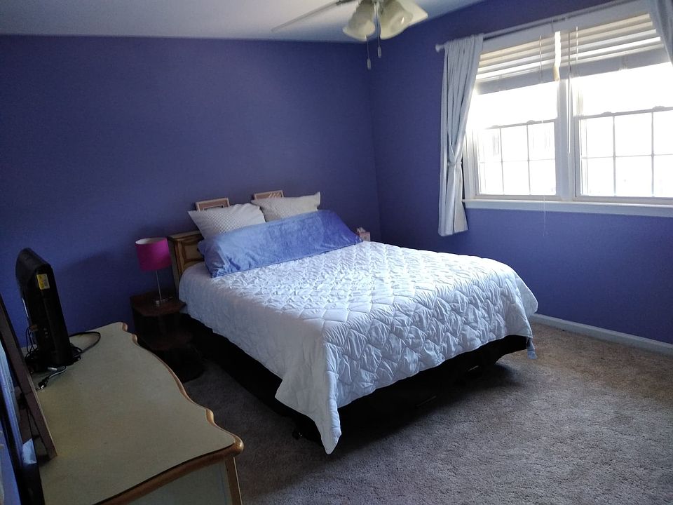 Queen size bed
