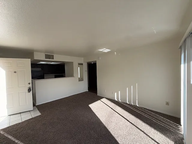 1 bed, 1.5 bath, 750 sqft, $1,275 — Photo 4