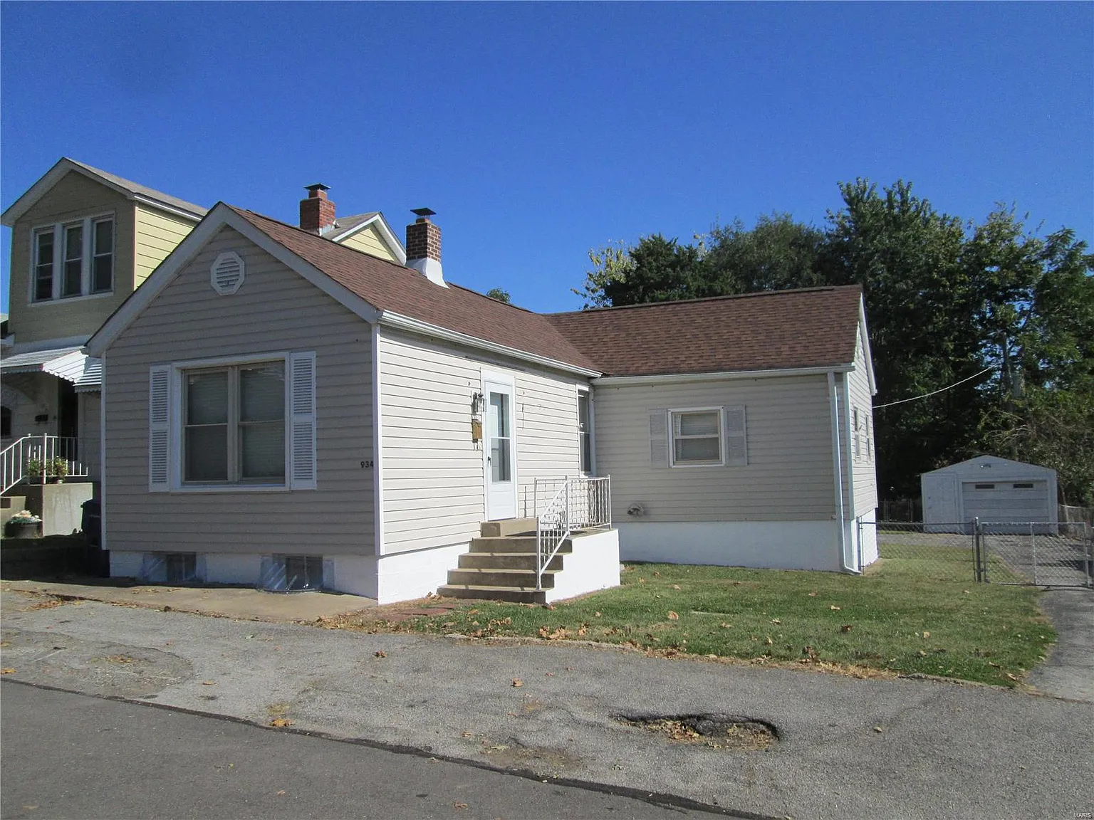934 Regina Ave photo 1
