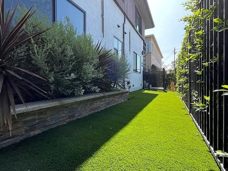 1444 S Crescent Heights Blvd — Photo 9