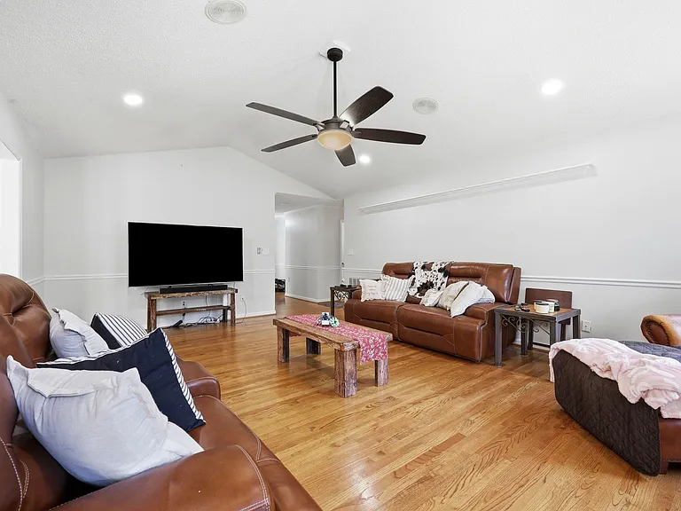 195 Longleaf Rd — Photo 17