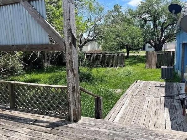 405 E Main St, Bishop, TX 78343