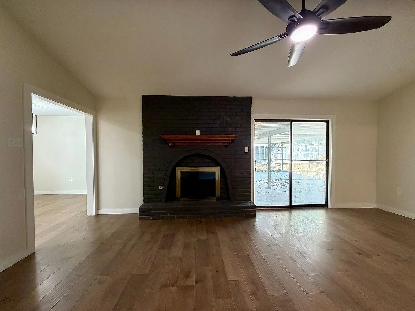 3BR / 2BA House + Bonus Room in Waco, Texas — Photo 3