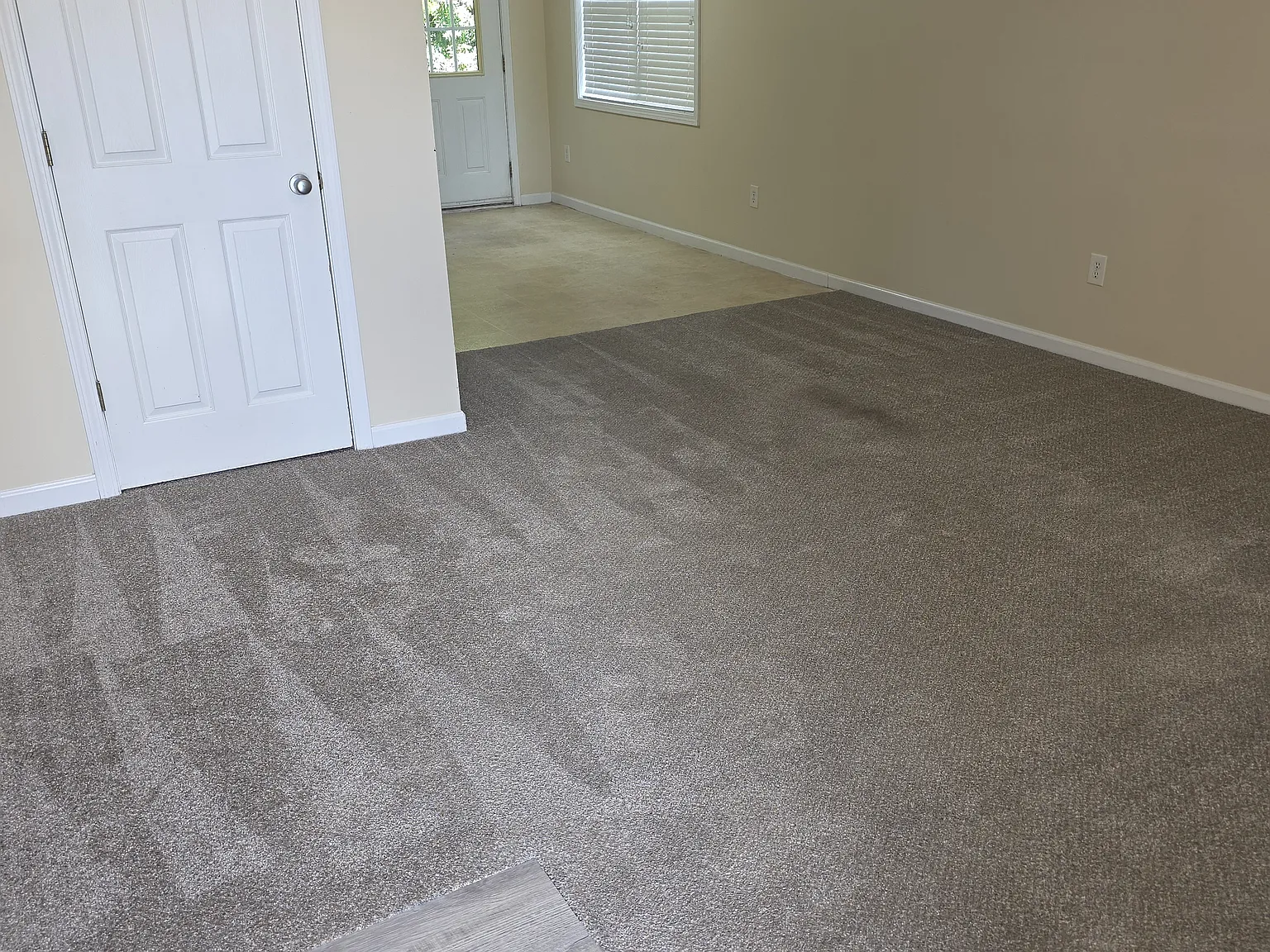 3 bed, 2.5 bath, 1300 sqft, $1,600 — Photo 2