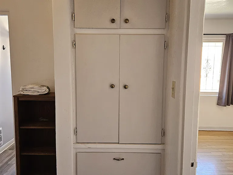 219 Hallway
Linen Closet