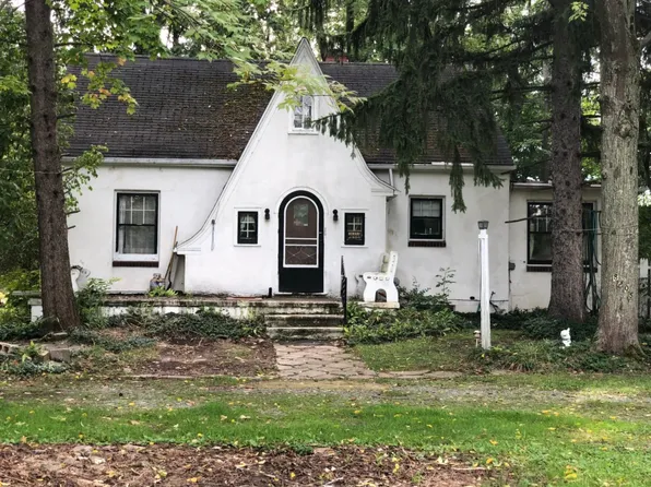 8205 Sheridan Dr, Williamsville, NY 14221