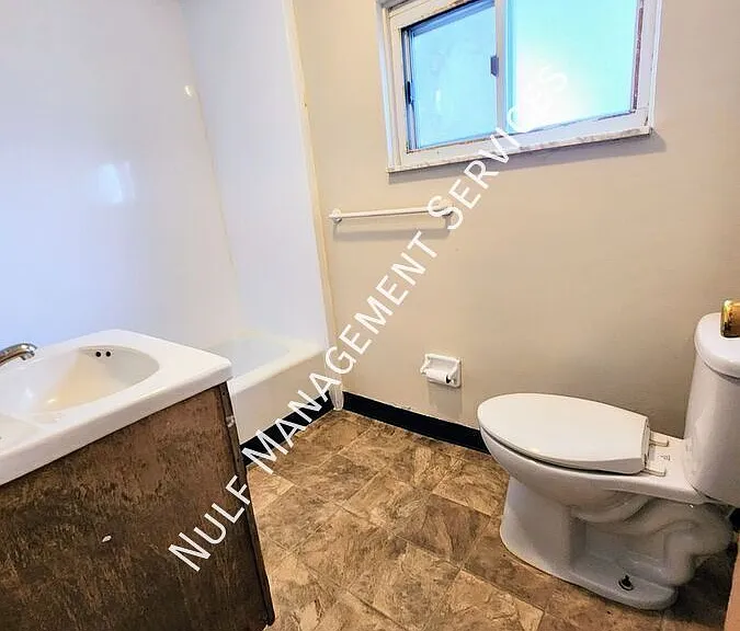 1815 Leolyn St — Photo 3
