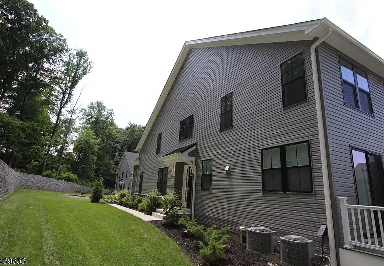 1 Swenson St — Photo 31