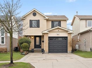 14 Wycliffe Pl, Kitchener, ON N2M 5J7