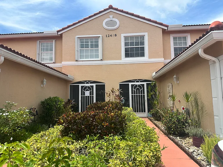 12418 Crystal Pointe Dr #102 — Photo 48