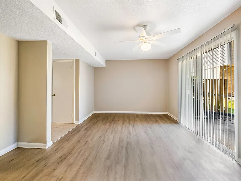 Pine Ridge Apartments — Photo 6