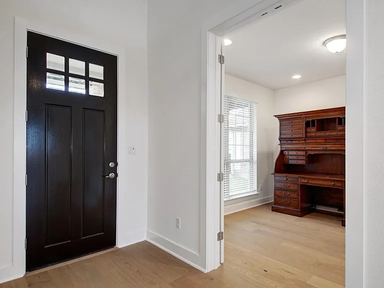 213 Poole Ln — Photo 4