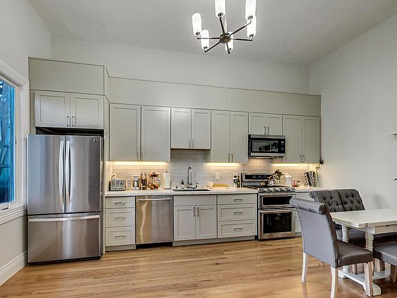 5th image of 753 Capp St #1