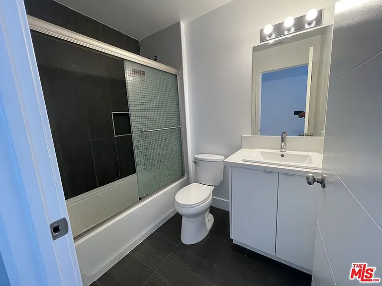 6226 Lexington Ave — Photo 8