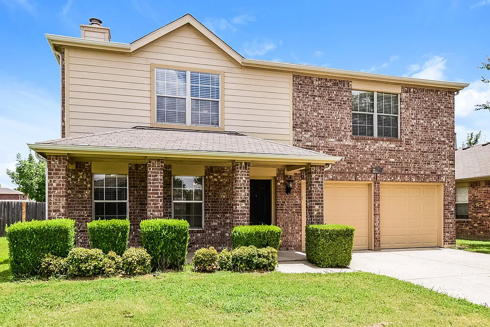 4 bed, 2.5 bath, 2013 sqft, $2,365 — Photo 4