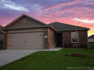 904 W Fargo Rd, Claremore, OK 74019