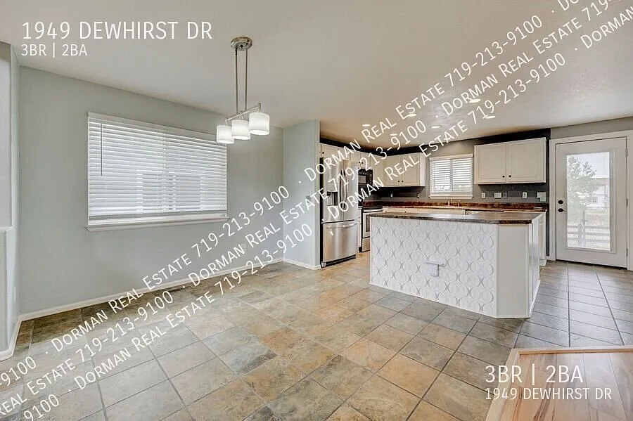 3 Bedroom with Pikes Peak Views — Photo 4