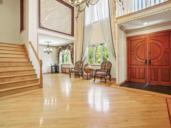 77-16 Kew Forest Lane image 9 of 38