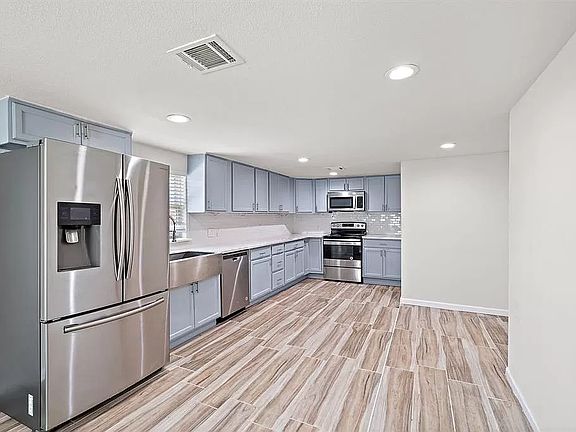 5th image of 909 32nd St