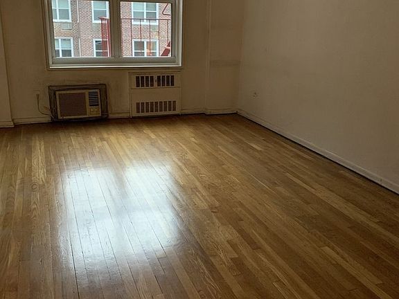 3rd image of 14205 Roosevelt Ave APT 528
