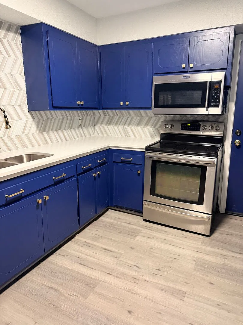 Spacious 5-Bedroom, 3-Bath Multi-Level Townhome in Raytown — Photo 3