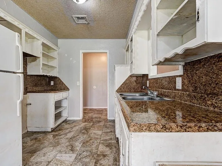 8709 N Hudson Ave — Photo 4